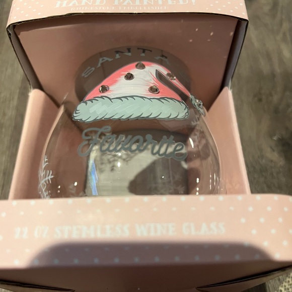 Beautiful Hand Painted “Santa’s Favorite” Stemless Wine Glass- NWT - Picture 2 of 3